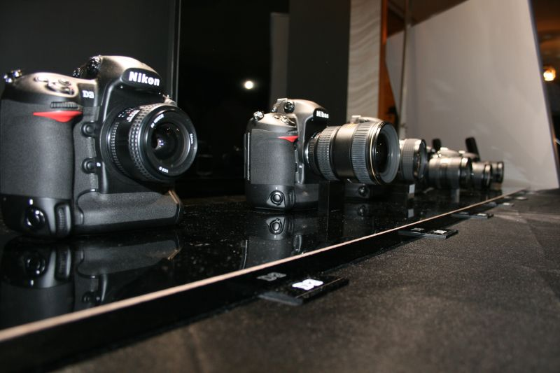 Illustration for article titled Hands On D3 and D300 Impressions: Beefy and Beautiful